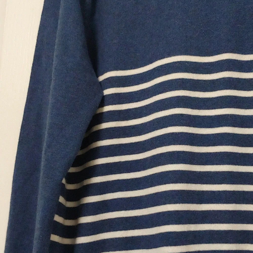 Crown & Ivy Blue Cashmere Blend Crewneck Sweater. Size Large. NWT $65